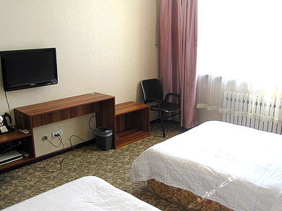 機(jī)場(chǎng)路龍鳳家園南門，繁華生活的優(yōu)質(zhì)選擇